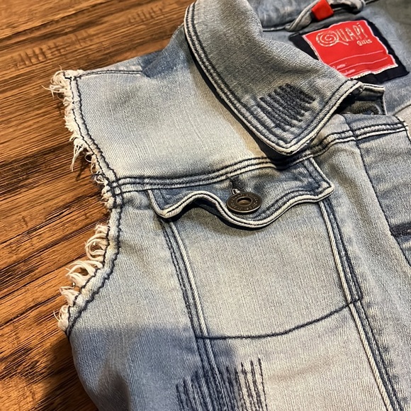Quapi Girls French themed Patched Denim Vest size 10 (134/140) - Picture 5 of 9